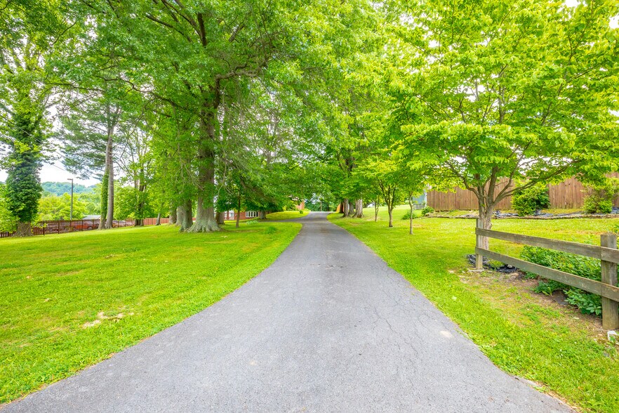 More Photos Of 131 Copenhaver St, Marion Shelter For Sale