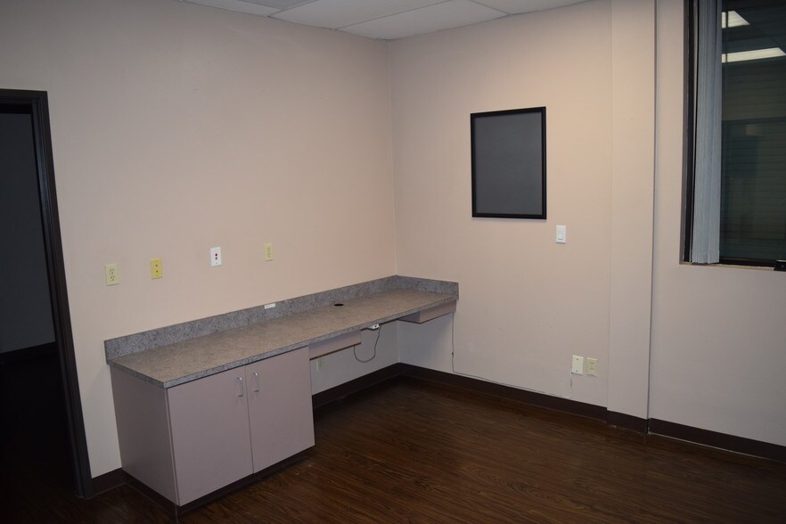 More Photos Of 2141 Tuloso Rd, Corpus Christi Bank For Sale