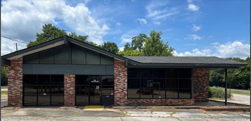 Primary Photo Of 401 N Congress St, Winnsboro Storefront Retail Office For Sale