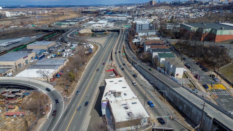 More Photos Of 3114 Tonnelle Ave, North Bergen Showroom For Lease