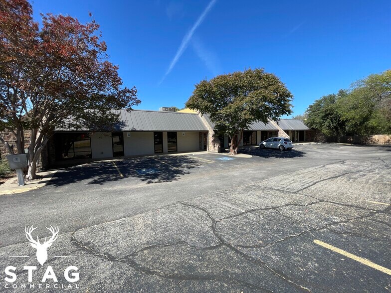 More Photos Of 1716 Scripture St, Denton Office Residential For Lease