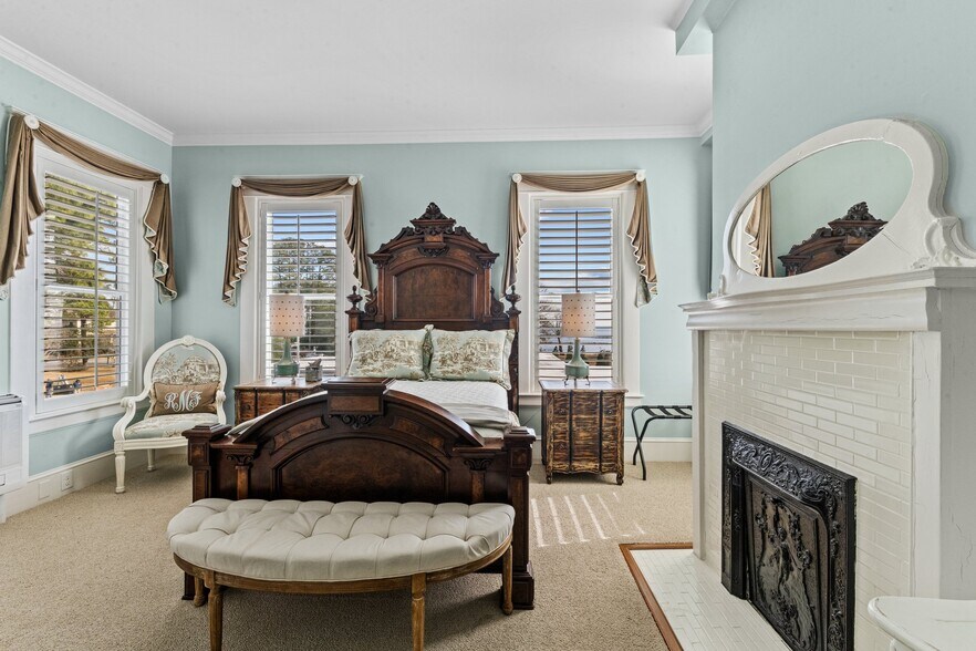 More Photos Of 738 E Main St, Belhaven Hotel For Sale