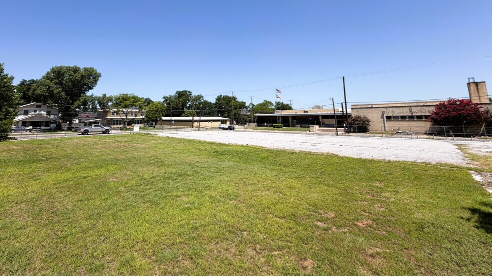 More Photos Of 920 N Center St, Bonham Land For Sale