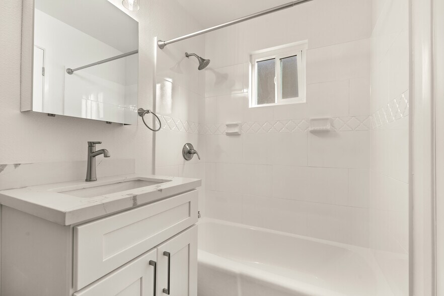 More Photos Of 2114 Clark Ln, Redondo Beach Multifamily For Sale