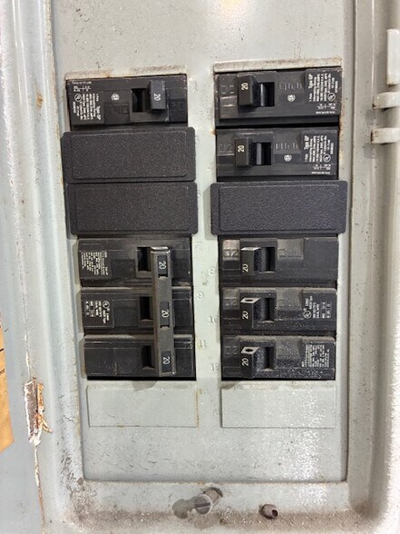 More Photos Of 4073 NE 5th Ter, Oakland Park Warehouse For Lease