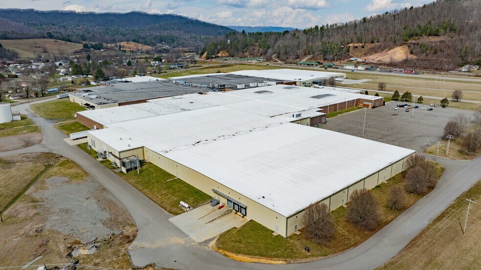 More Photos Of 3916 US-421 South Hwy, Mountain City Manufacturing For Sale