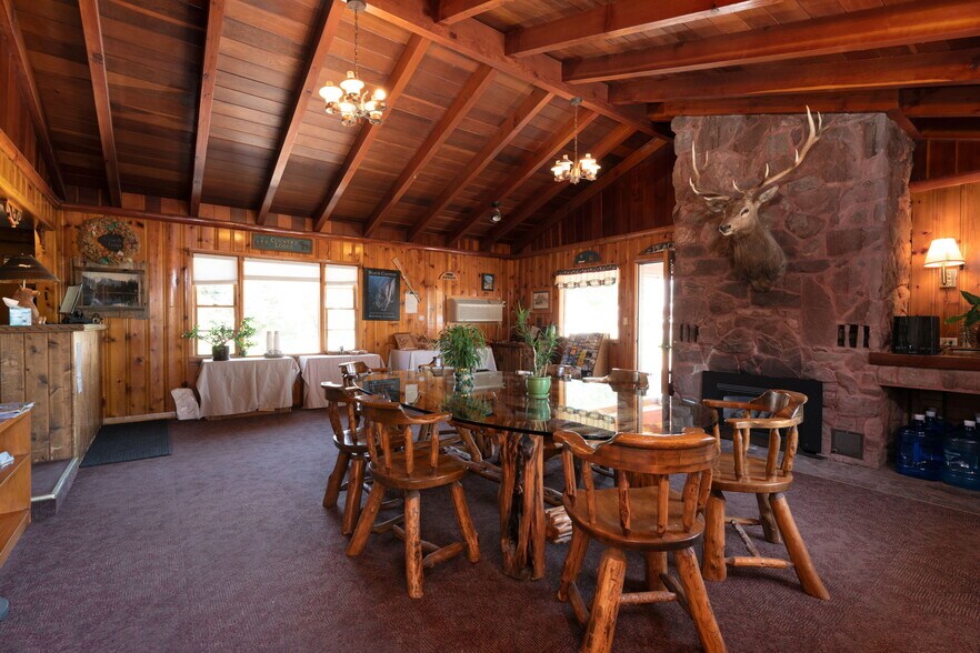 More Photos Of 1624 E Main St, Montrose Hotel For Sale
