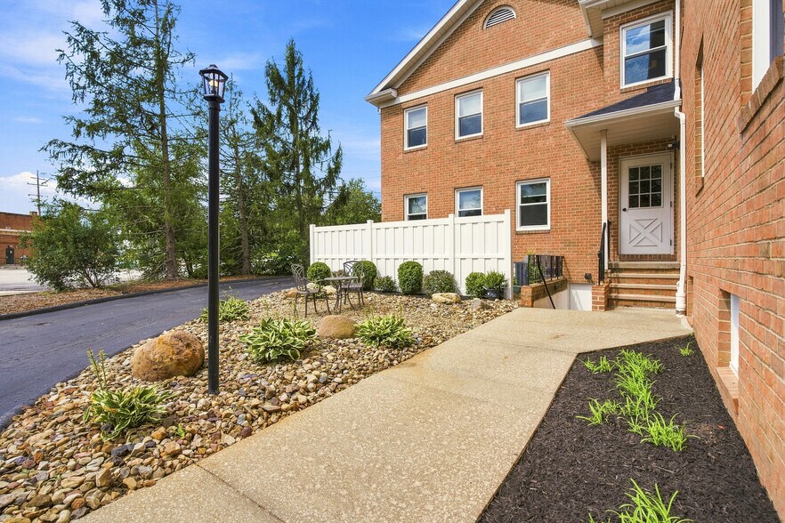 More Photos Of 33610 Solon Rd, Solon Office For Sale