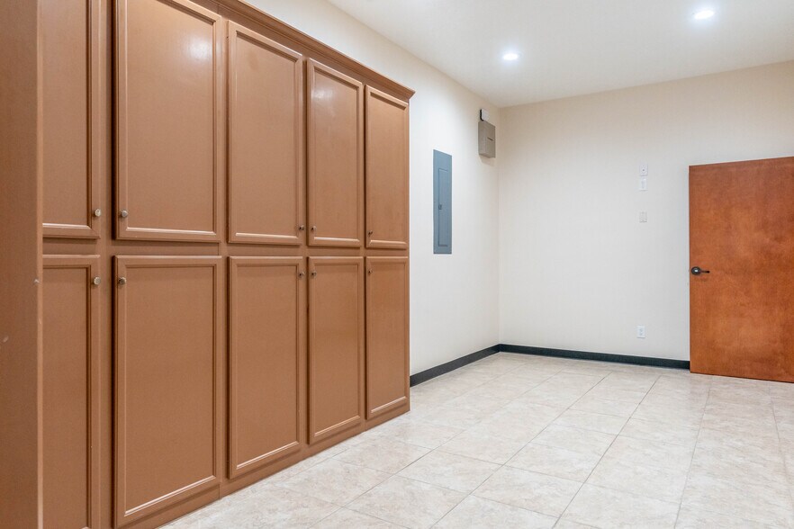 More Photos Of 3208 Broadway St, Houston Medical For Lease