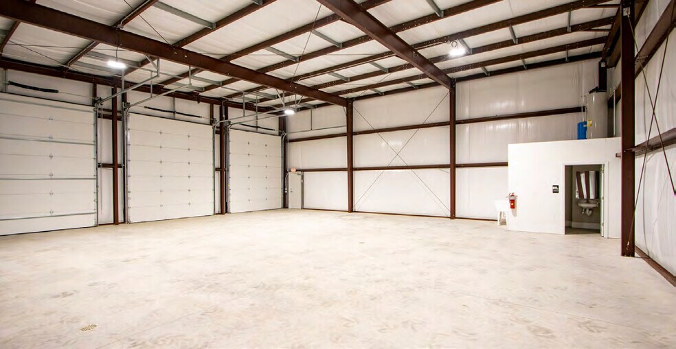 More Photos Of 2519 Wessinger Rd, Chapin Flex For Lease