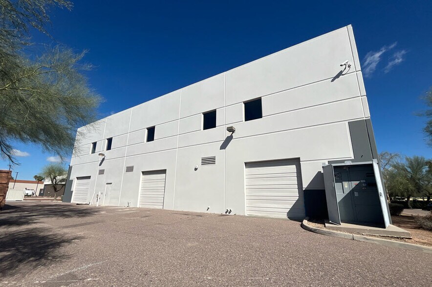 More Photos Of 8101 E McDowell Rd, Scottsdale Light Distribution For Lease