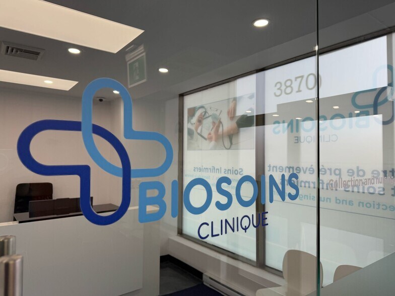 More Photos Of 3858-3870 Notre-Dame, Laval Office For Sale