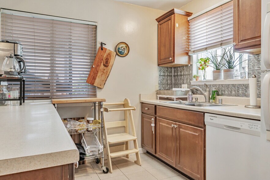 More Photos Of 1522 Hudson St, Redwood City Specialty For Sale