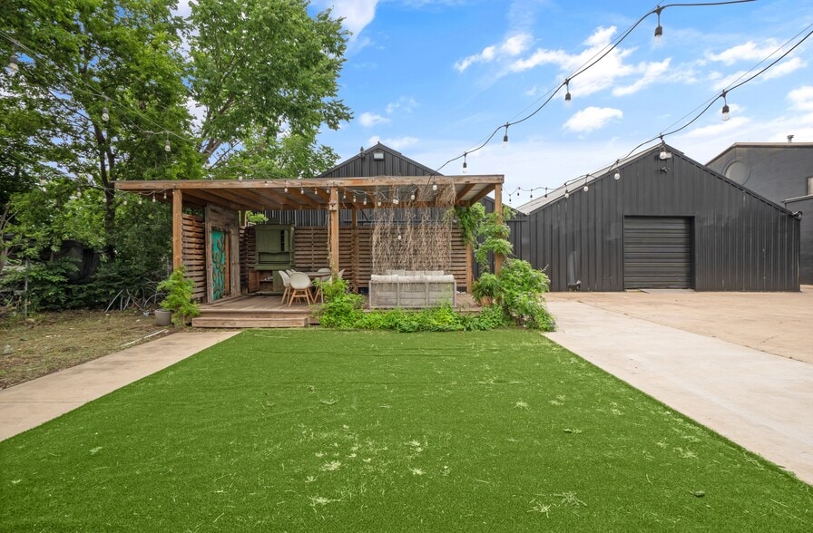 More Photos Of 3500 Easy St, Dallas Flex For Sale