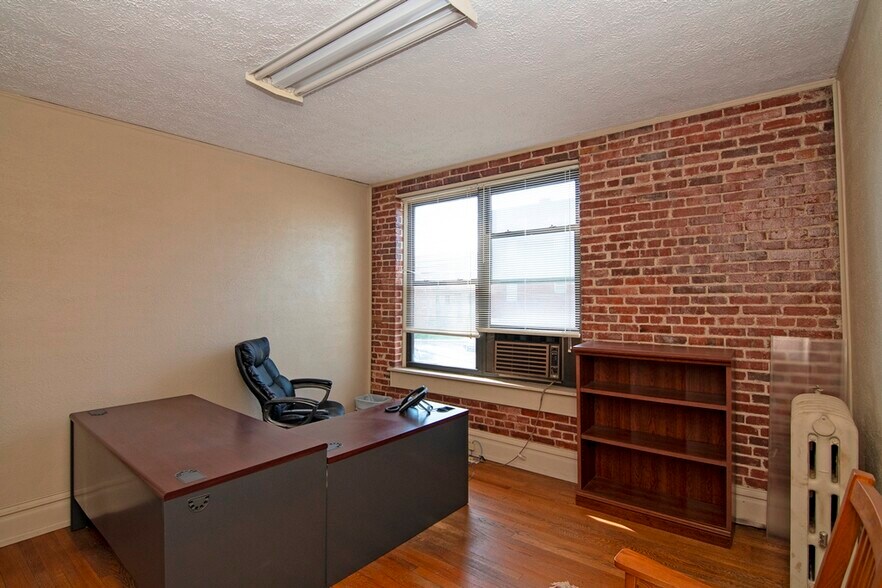 More Photos Of 207 S Heber St, Beckley Office For Sale