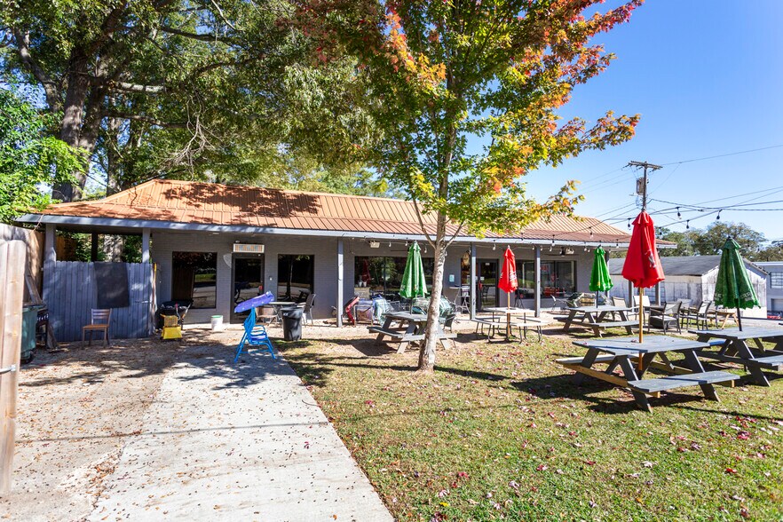 More Photos Of 400 W Main St, Walhalla General Retail For Sale