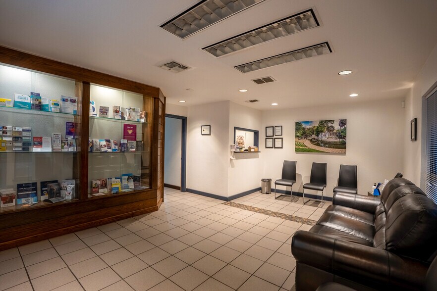 More Photos Of 8004 West Ave, San Antonio Office For Sale