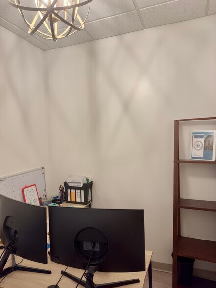 More Photos Of 12 E Walnut St, Asheville Storefront Retail Office For Lease