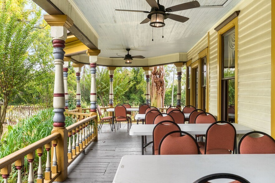 More Photos Of 323 N Main St, Swainsboro Restaurant For Sale