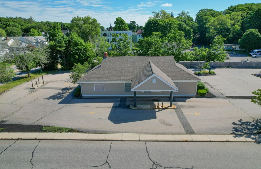 More Photos Of 299 Elm St, Biddeford Bank For Lease