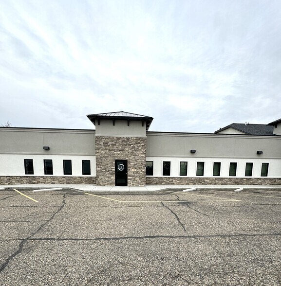 More Photos Of 1619 N Whitley Dr, Fruitland Restaurant For Lease