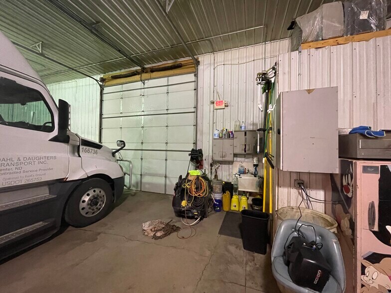 More Photos Of 6941 Aurora St, Bismarck Industrial For Lease