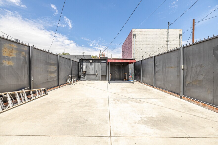 More Photos Of 21516 Sherman Way, Canoga Park Bar For Sale