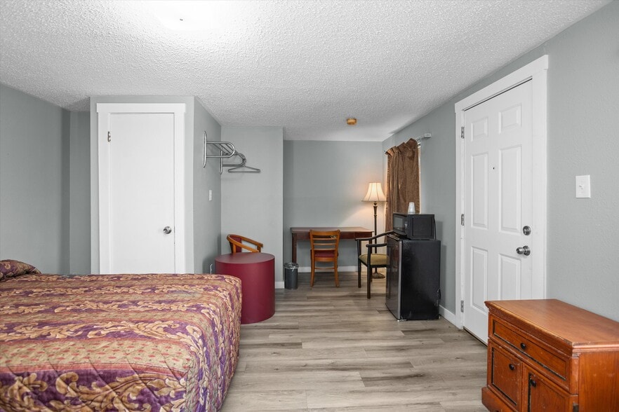 More Photos Of 1706 S 1st St, Lufkin Hotel For Sale