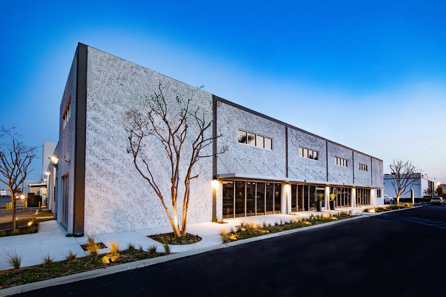 More Photos Of 3000 Airway Ave, Costa Mesa Research And Development For Lease