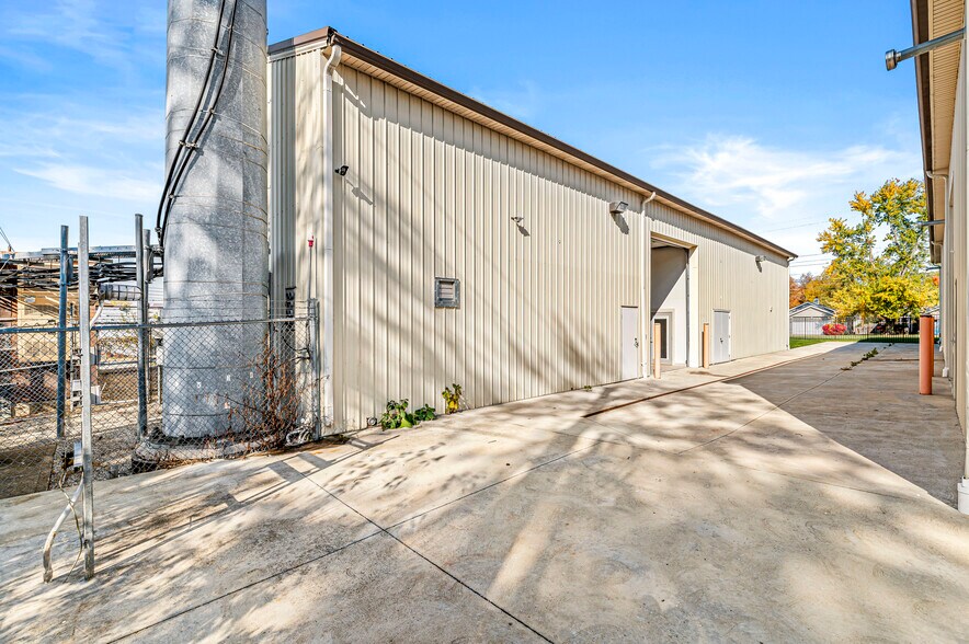 More Photos Of 2601 E 56th St, Indianapolis Research And Development For Sale