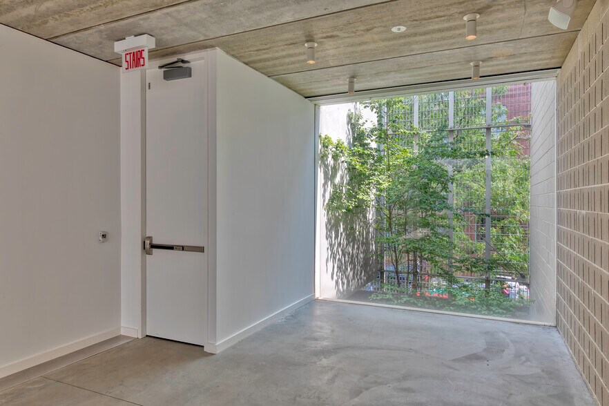 More Photos Of 1704 N Damen Ave, Chicago Storefront Retail Office For Lease
