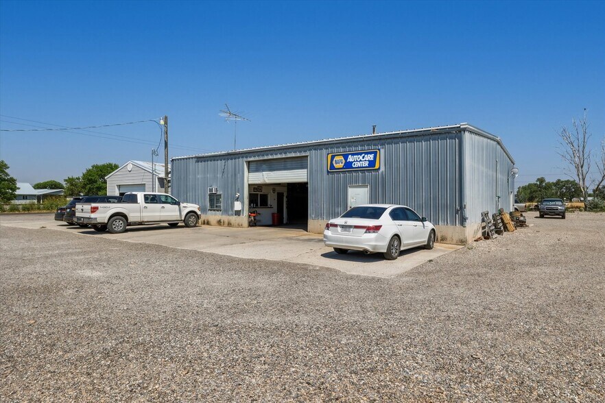 More Photos Of 9975 6400 w, Tremonton Office For Sale