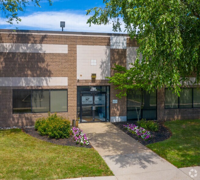 More Photos Of 730 Louis Dr, Warminster Township Warehouse For Lease