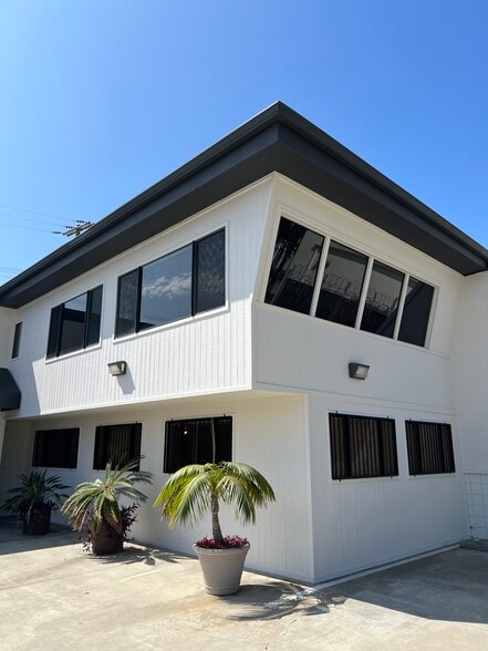 More Photos Of 735 Ohms Way, Costa Mesa Light Distribution For Sale
