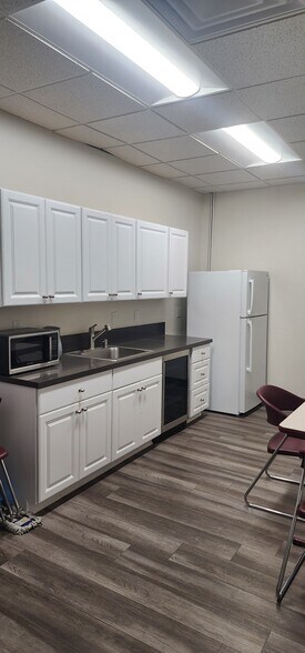 More Photos Of 22532 Avenida Empressa, Rancho Santa Margarita Distribution For Lease