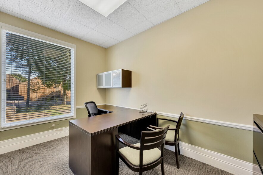 More Photos Of 1813 Main St, Blakely Office For Sale