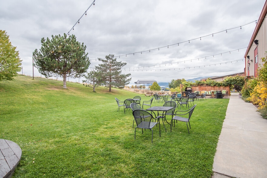 More Photos Of 5646 W Harrier Dr, Missoula Showroom For Sale