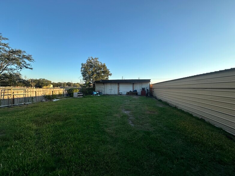 More Photos Of 3405 Lockheed st, Pearland Self Storage For Sale