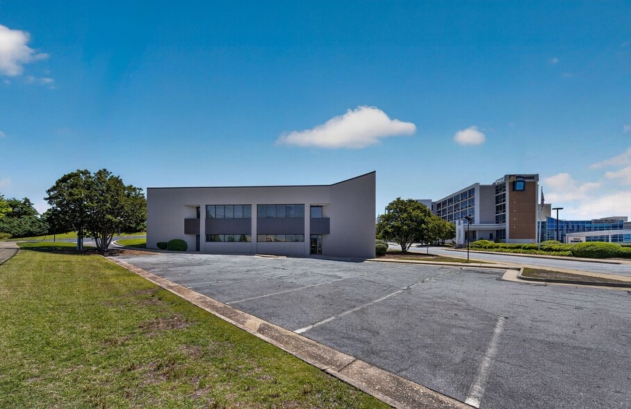 More Photos Of 615 19th St, Columbus Medical For Lease