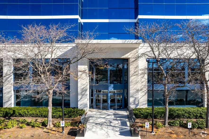 More Photos Of 1275 N Service Rd W, Oakville Office For Sale