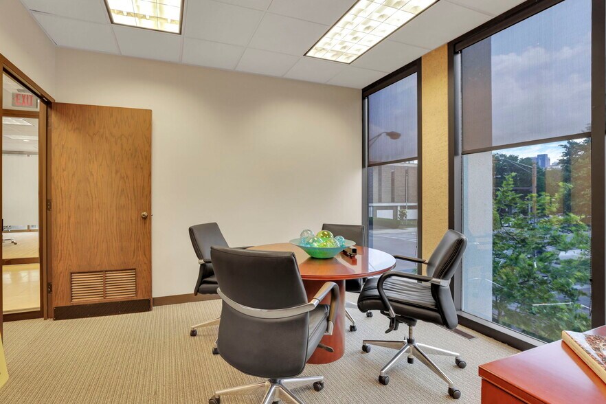More Photos Of 141 E Town St, Columbus Office Residential For Lease