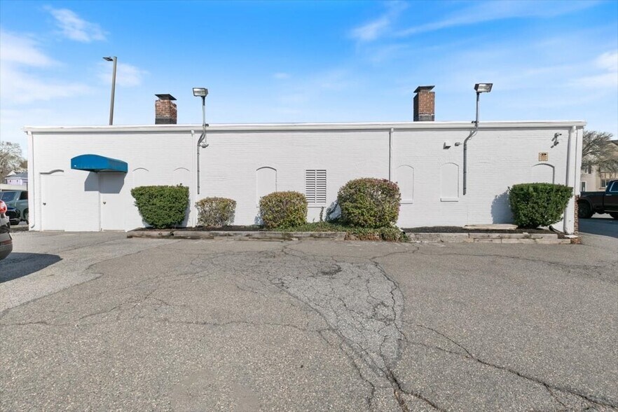 More Photos Of 306 Cabot St, Beverly Office For Lease