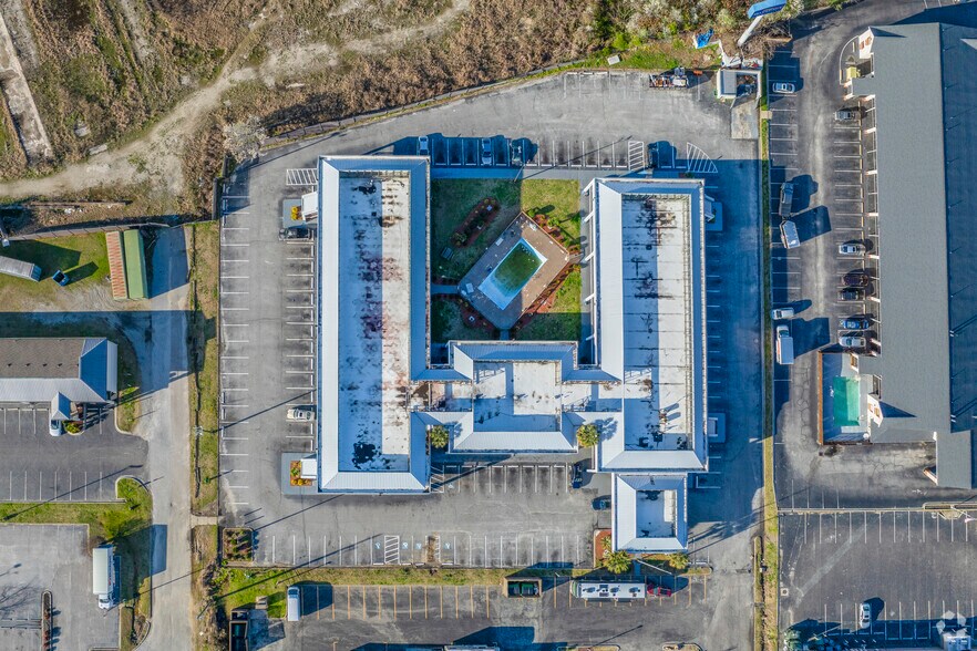 More Photos Of 1826 W Lucas St, Florence Hospitality For Sale