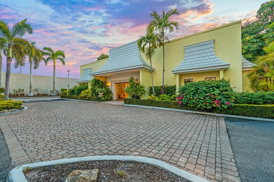 More Photos Of 100 S Washington Blvd, Sarasota Office For Sale