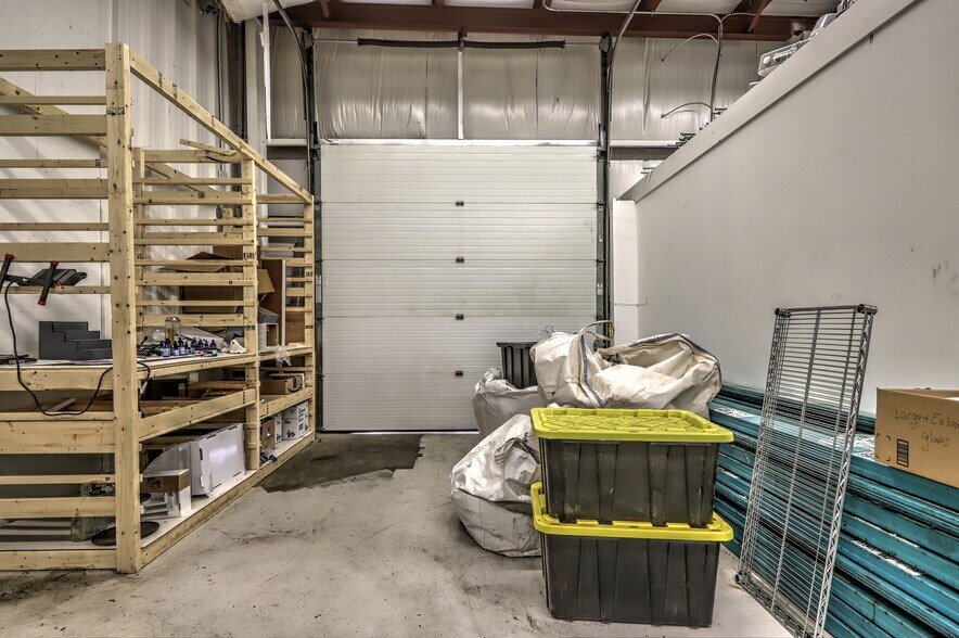 More Photos Of 15 Container Dr, Terryville Manufacturing For Lease