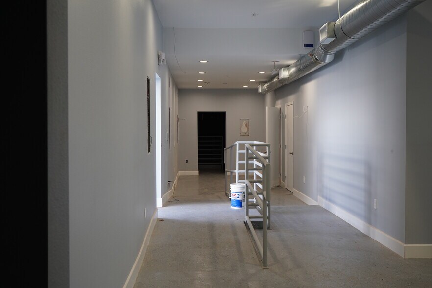 More Photos Of 10859 Burbank Blvd, North Hollywood Flex For Sale