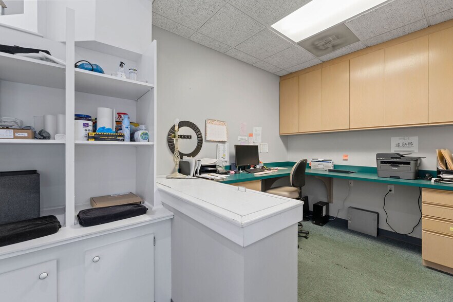 More Photos Of 2601 Herritage st, Kinston Medical For Sale