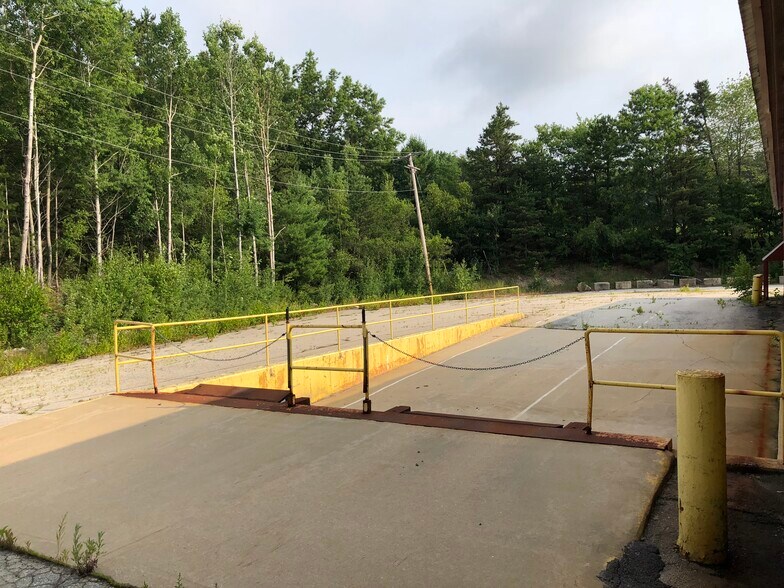 More Photos Of 18 Water Works Dr, Hooksett Warehouse For Lease