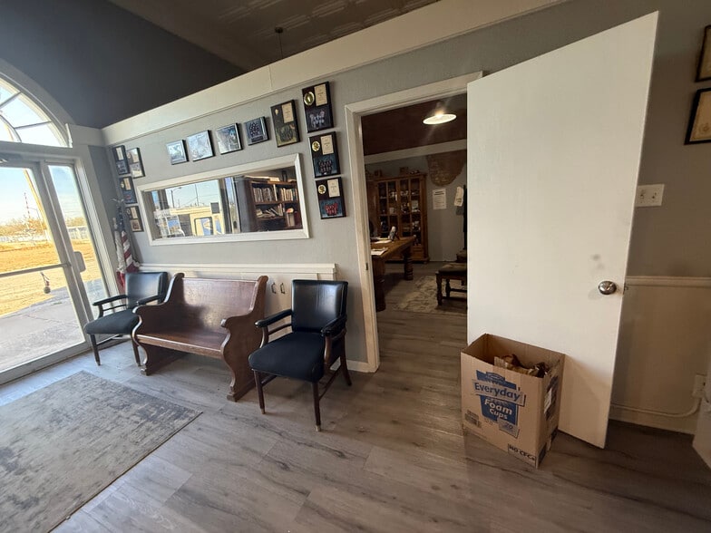 More Photos Of 214 N Railroad St, Mexia Office For Sale