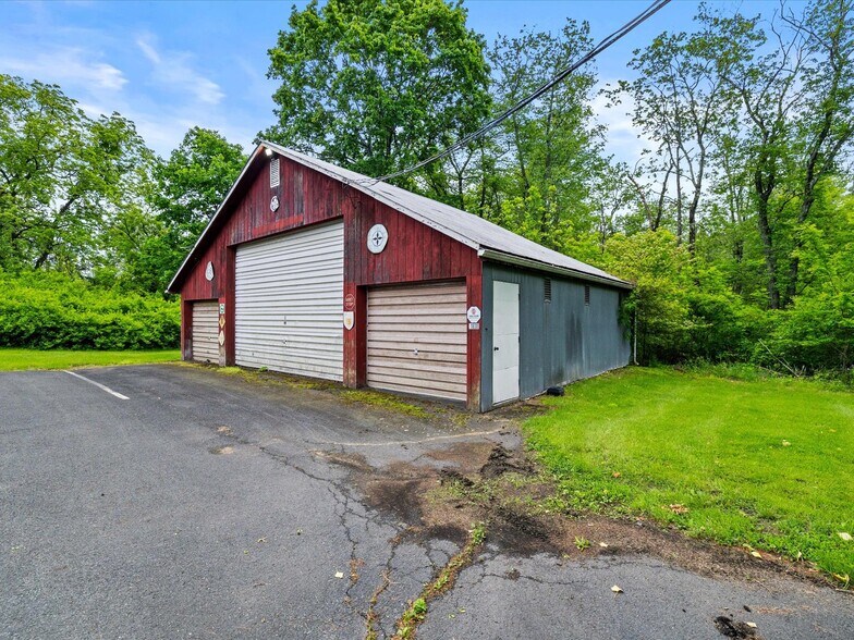 More Photos Of 1830 Route 209, Brodheadsville Office For Sale